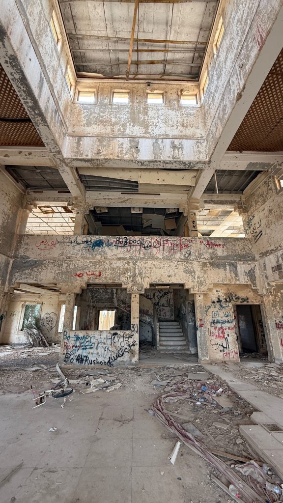 Edificio trivellato di colpi, Failaka Island Edificio trivellato di colpi, Failaka Island
