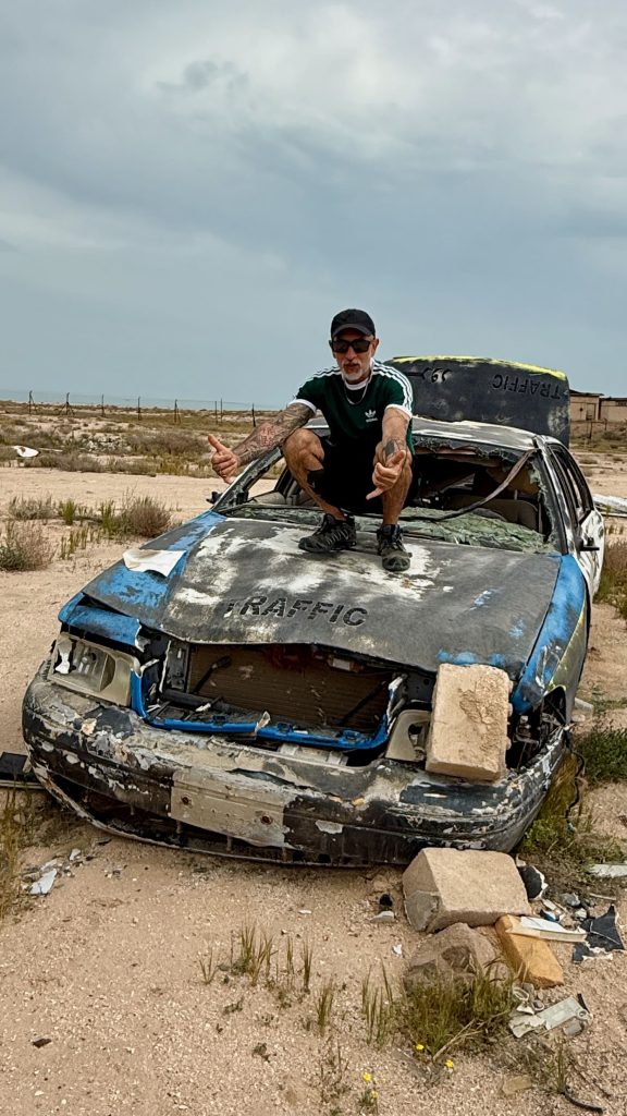 Veicolo della Polizia abbandonato, Failaka Island Veicolo della Polizia abbandonato, Failaka Island