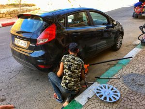 Riparazione ruota a Moulay Idriss Riparazione ruota a Moulay Idriss