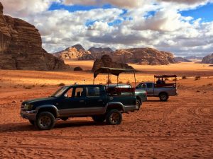 Jeep per escursioni nel Wadi rum Jeep per escursioni nel Wadi rum